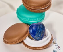 lapislázuli corazón tallado a mano, mineral natural. Piedra energética.