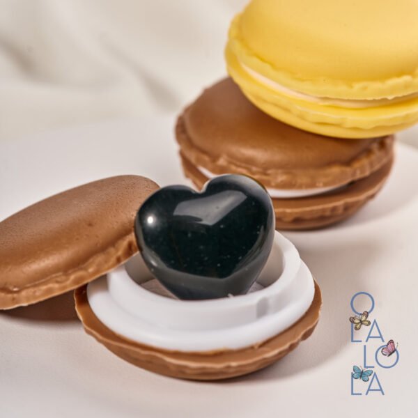 obsidiana tallada en diseño corazón, piedra protectora. Cuarzo obsidiana.