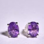 Aretes Amatista y plata 925, ideal para complementar tus look. La amatista es conocida por ser una piedra que transmite energía positiva.