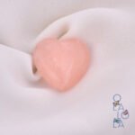 cuarzo rosado tallado en diseño corazón