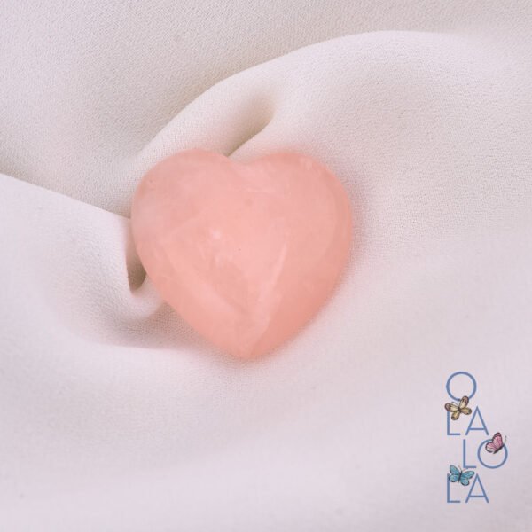 cuarzo rosado tallado en diseño corazón